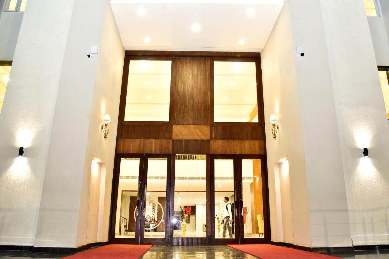 Hotel Platinum Shravasti Katra  Екстериор снимка