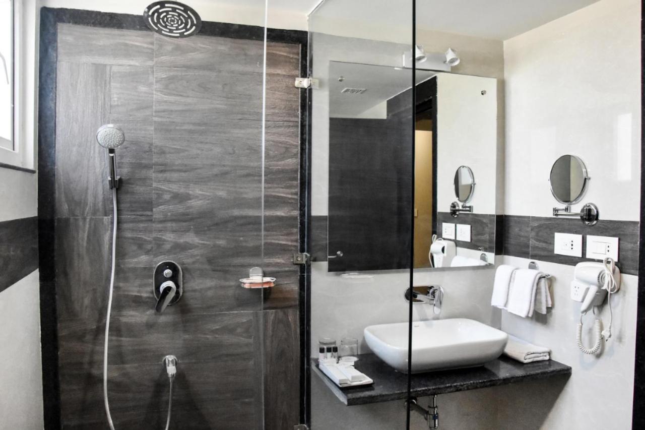 Hotel Platinum Shravasti Katra  Екстериор снимка