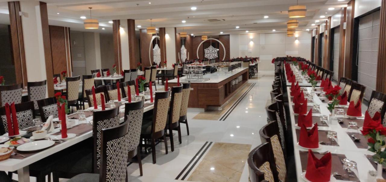 Hotel Platinum Shravasti Katra  Екстериор снимка